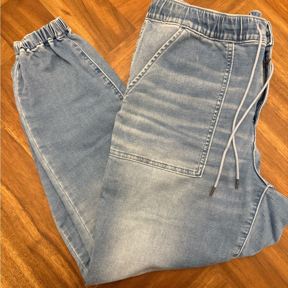 Women's Light Blue Jogger Jeans (American Eagle)
